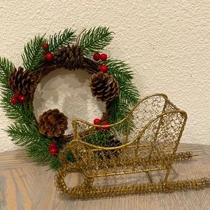 Sparkly Gold Sleigh and Mini Wreath